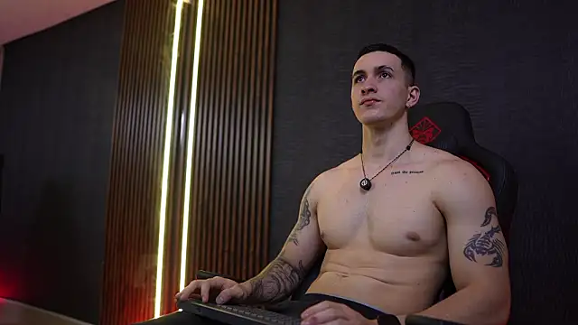 JacksonOlsenn online show from 02-10-26, 08:57