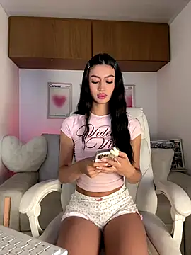 maddy bronw  online show from 12-16-25, 10:15