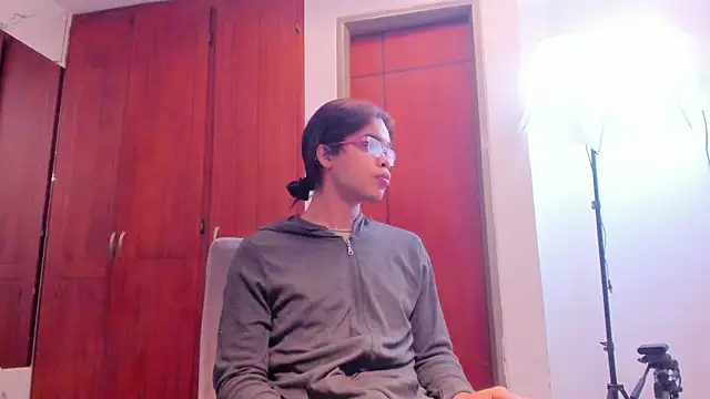 evelyn wine online show from 09-20-25, 07:04