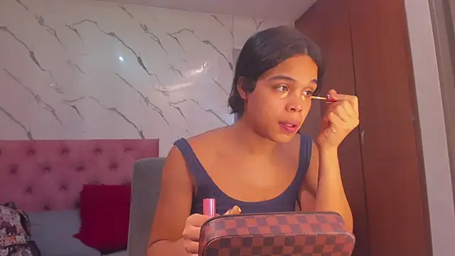 evelyn wine online show from 11-18-25, 08:57