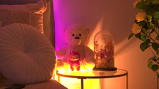 AngeliqueSkye online show from 10-31-25, 04:13