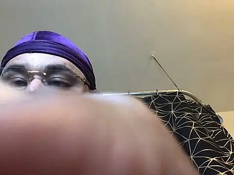 Snapshot of fatboyjayohh126 chatting on 12-23-24, 04:12 fatboyjayohh126 online show from 12-23-24, 04:12