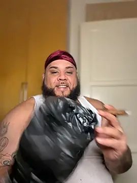 Snapshot of fatboyjayohh126 chatting on 11-21-25, 05:28 fatboyjayohh126 online show from 11-21-25, 05:28