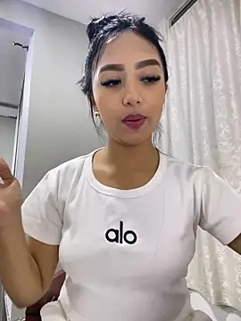 Snapshot of SOPHIACANDY19_ chatting on 12-31-24, 02:19 SOPHIACANDY19 online show from 12-31-24, 02:19