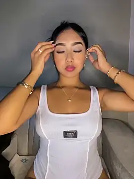 Snapshot of SOPHIACANDY19_ chatting on 03-05-25, 11:49 SOPHIACANDY19 online show from 03-05-25, 11:49