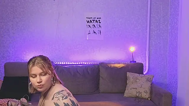 Snapshot of Kira_Citro chatting on 01-11-25, 12:01 Kira Citro online show from 01-11-25, 12:01