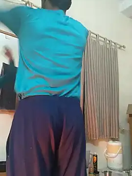 Snapshot of Wild-Honey chatting on 12-17-24, 12:34 Wild-Honey online show from 12-17-24, 12:34