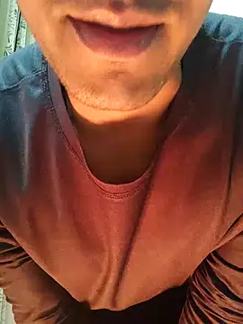 Snapshot of Wild-Honey chatting on 12-18-24, 01:05 Wild-Honey online show from 12-18-24, 01:05