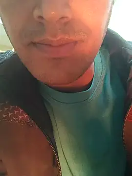 Snapshot of Wild-Honey chatting on 12-29-24, 04:48 Wild-Honey online show from 12-29-24, 04:48