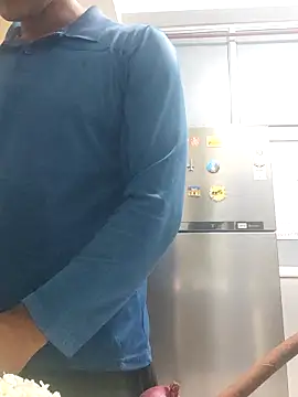 Snapshot of Wild-Honey chatting on 09-14-25, 12:43 Wild-Honey online show from 09-14-25, 12:43