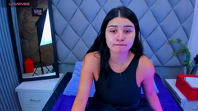 venusowen  online show from 11-04-25, 01:43