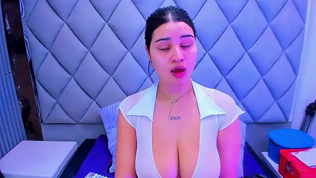 venusowen  online show from 11-08-25, 01:44