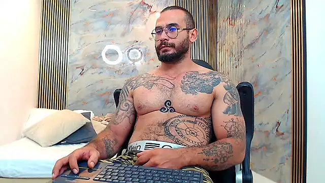 Snapshot of hanz_col chatting on 01-25-25, 04:34 hanz col online show from 01-25-25, 04:34