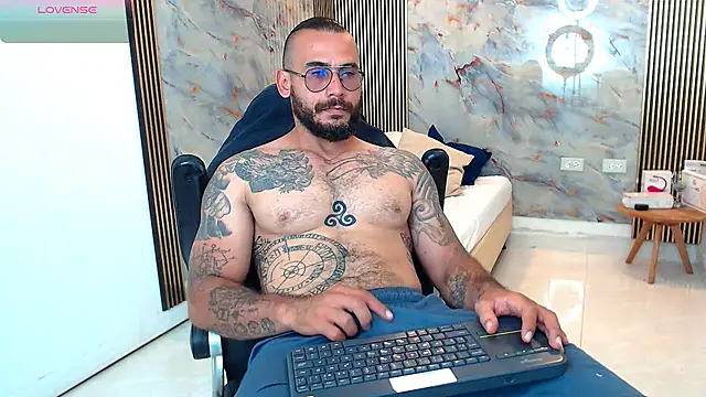Snapshot of hanz_col chatting on 02-22-25, 07:14 hanz col online show from 02-22-25, 07:14