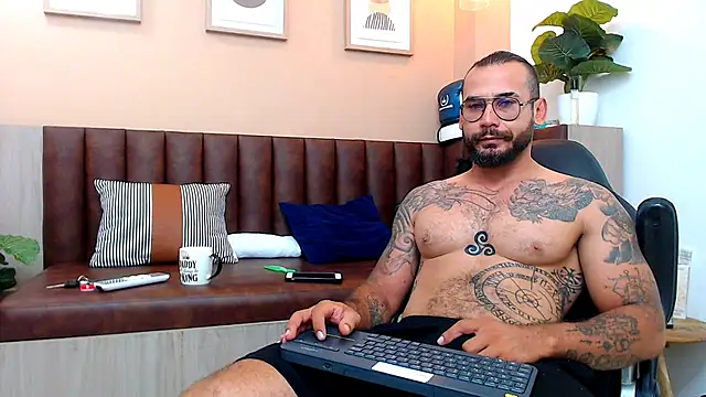 Snapshot of hanz_col chatting on 03-19-25, 09:28 hanz col online show from 03-19-25, 09:28