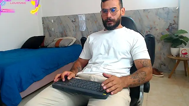 Snapshot of hanz_col chatting on 11-04-25, 12:15 hanz col online show from 11-04-25, 12:15