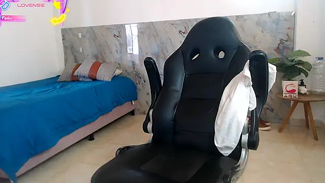 Snapshot of hanz_col chatting on 11-05-25, 02:06 hanz col online show from 11-05-25, 02:06