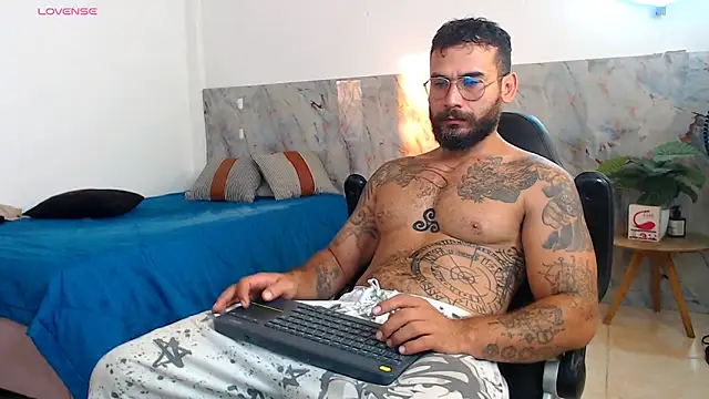 Snapshot of hanz_col chatting on 11-09-25, 11:19 hanz col online show from 11-09-25, 11:19