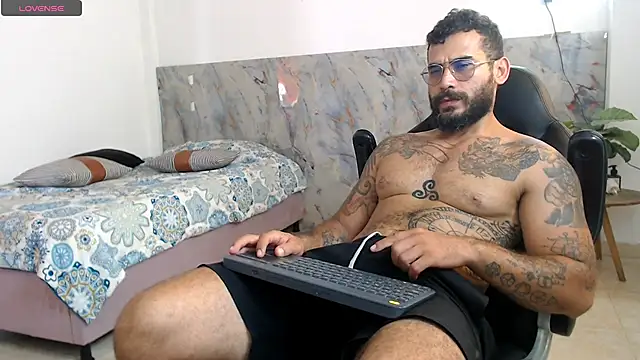 Snapshot of hanz_col chatting on 11-14-25, 04:17 hanz col online show from 11-14-25, 04:17