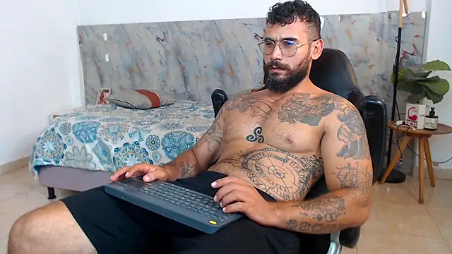 Snapshot of hanz_col chatting on 11-27-25, 11:51 hanz col online show from 11-27-25, 11:51