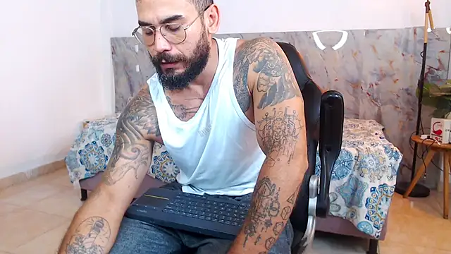 Snapshot of hanz_col chatting on 11-29-25, 11:57 hanz col online show from 11-29-25, 11:57