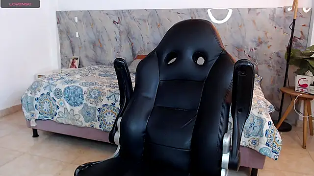 Snapshot of hanz_col chatting on 12-04-25, 03:49 hanz col online show from 12-04-25, 03:49