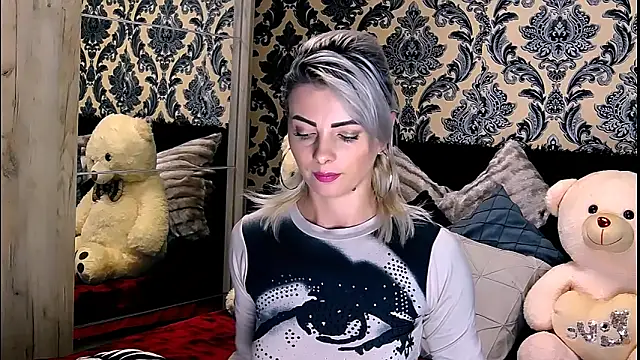 Snapshot of Aly_girl1 chatting on 12-10-24, 12:38 Aly girl1 online show from 12-10-24, 12:38