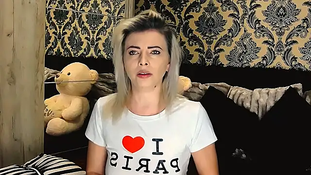 Snapshot of Aly_girl1 chatting on 01-23-25, 09:18 Aly girl1 online show from 01-23-25, 09:18