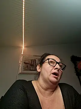 Snapshot of Genoveva73sexy chatting on 12-18-24, 10:40 Genoveva73sexy online show from 12-18-24, 10:40