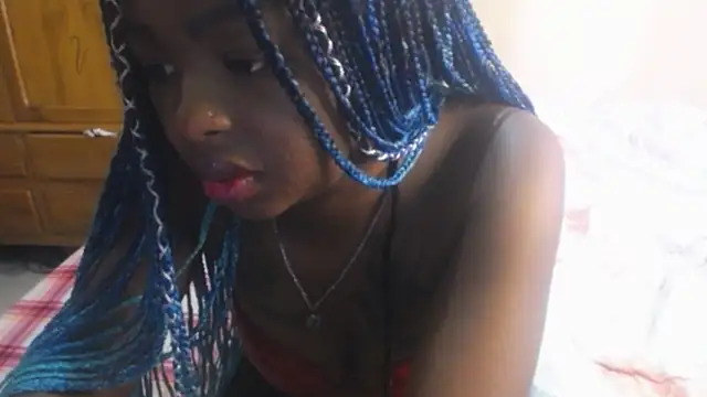 Snapshot of _Zooee chatting on 02-10-25, 01:55 Zooee online show from 02-10-25, 01:55