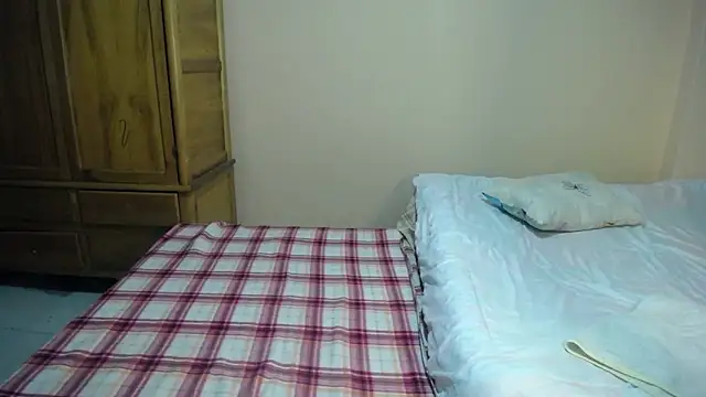 Snapshot of _Zooee chatting on 02-11-25, 02:13 Zooee online show from 02-11-25, 02:13