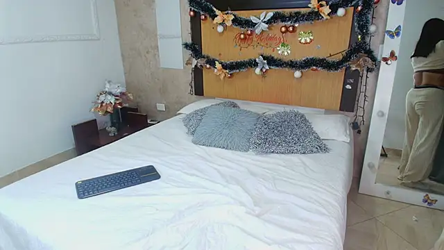 Snapshot of mialopez52 chatting on 12-13-25, 10:59 mialopez52 online show from 12-13-25, 10:59