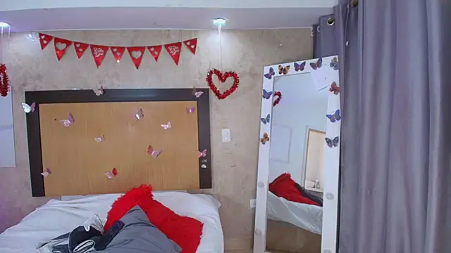 Snapshot of mialopez52 chatting on 02-18-26, 06:59 mialopez52 online show from 02-18-26, 06:59