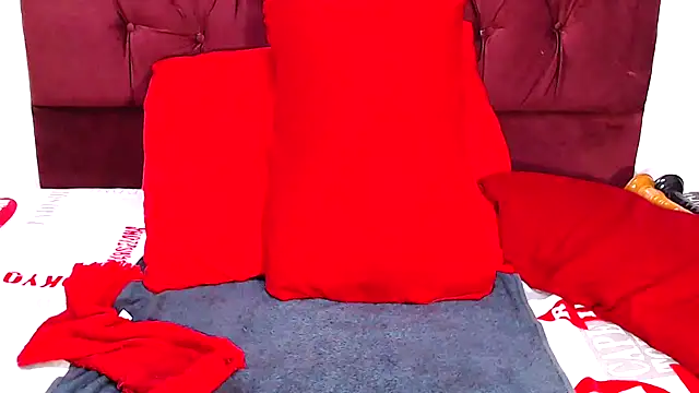 Honeybumsx32 online show from 01-05-26, 06:44