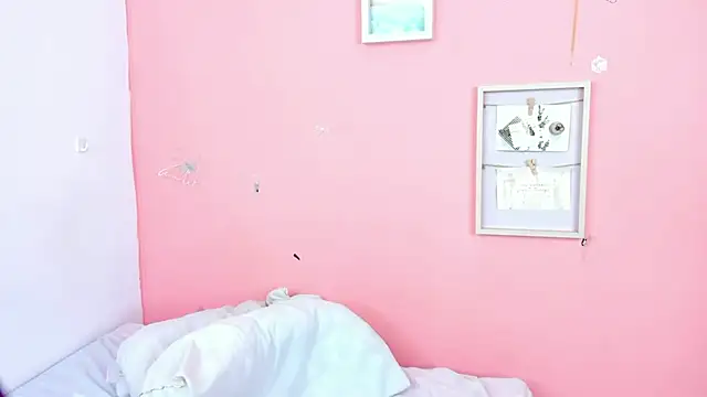 Snapshot of Amandalorense_ chatting on 10-31-25, 04:02 Amandalorense online show from 10-31-25, 04:02