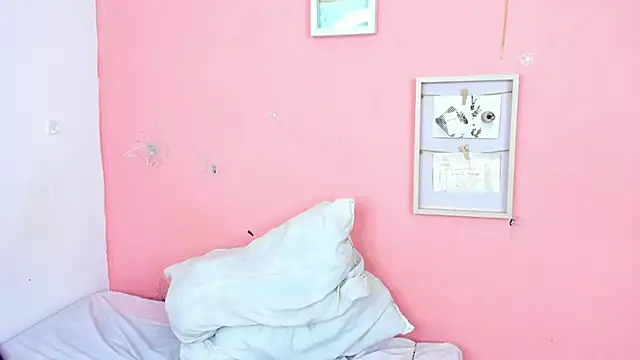 Snapshot of Amandalorense_ chatting on 11-15-25, 04:32 Amandalorense online show from 11-15-25, 04:32