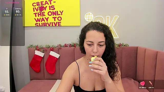 Snapshot of Linda_Insatiable chatting on 12-18-24, 01:37 Linda Insatiable online show from 12-18-24, 01:37