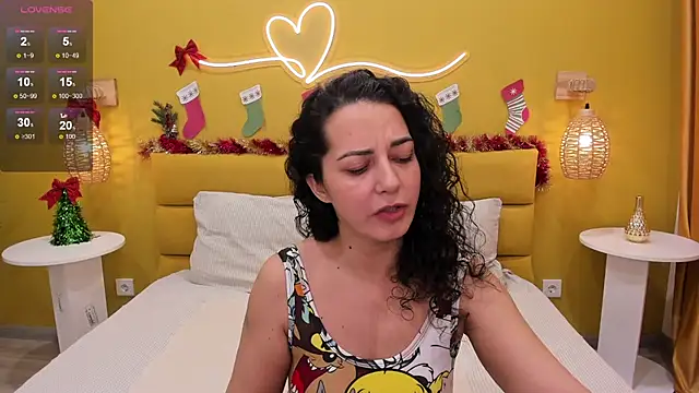 Snapshot of Linda_Insatiable chatting on 12-21-24, 01:36 Linda Insatiable online show from 12-21-24, 01:36