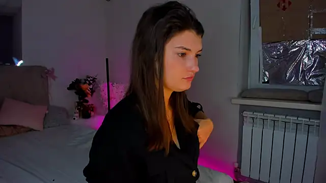 Snapshot of Laura_Leee chatting on 01-09-25, 06:06 Laura Leee online show from 01-09-25, 06:06