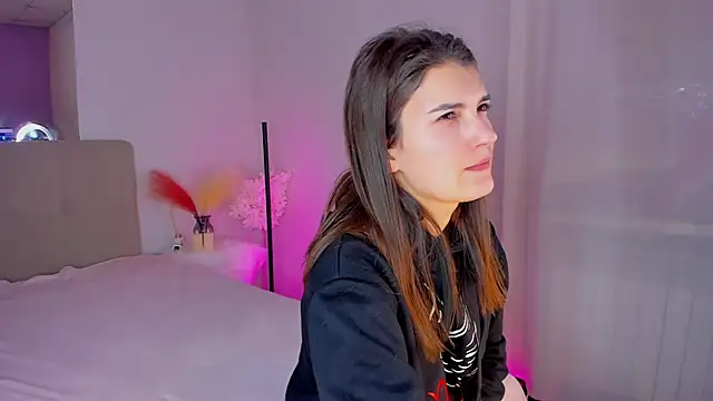 Snapshot of Laura_Leee chatting on 01-19-25, 09:11 Laura Leee online show from 01-19-25, 09:11