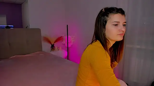 Snapshot of Laura_Leee chatting on 01-28-25, 06:27 Laura Leee online show from 01-28-25, 06:27