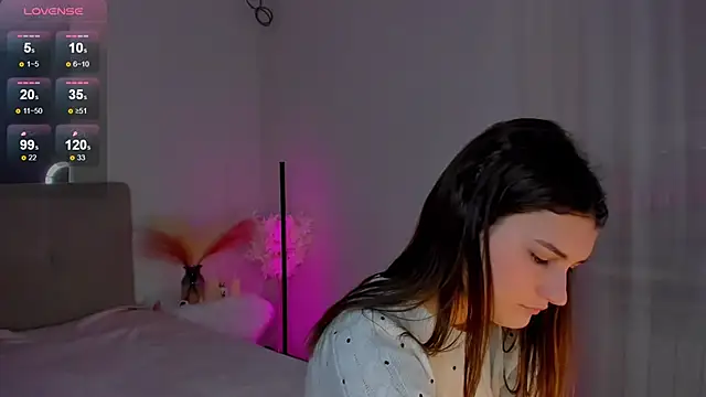 Snapshot of Laura_Leee chatting on 01-31-25, 09:27 Laura Leee online show from 01-31-25, 09:27