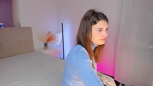 Snapshot of Laura_Leee chatting on 02-11-25, 06:19 Laura Leee online show from 02-11-25, 06:19