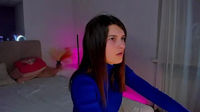 Snapshot of Laura_Leee chatting on 02-24-25, 06:27 Laura Leee online show from 02-24-25, 06:27