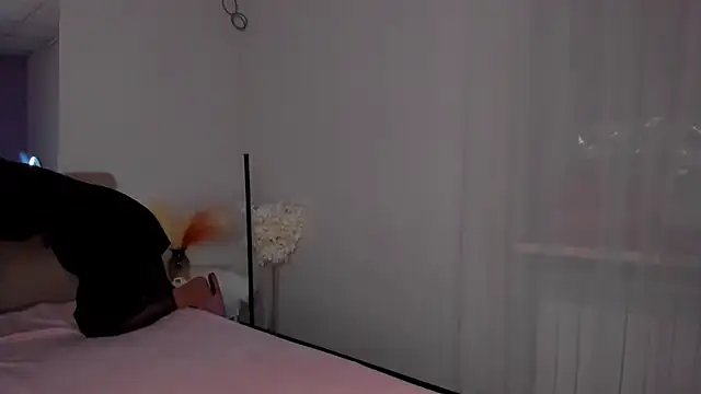 Snapshot of Laura_Leee chatting on 03-01-25, 06:35 Laura Leee online show from 03-01-25, 06:35