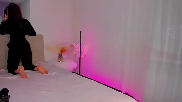 Snapshot of Laura_Leee chatting on 03-07-25, 09:29 Laura Leee online show from 03-07-25, 09:29