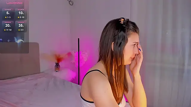 Snapshot of Laura_Leee chatting on 03-08-25, 09:17 Laura Leee online show from 03-08-25, 09:17