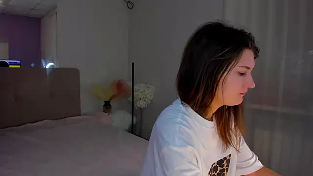 Snapshot of Laura_Leee chatting on 03-11-25, 06:32 Laura Leee online show from 03-11-25, 06:32