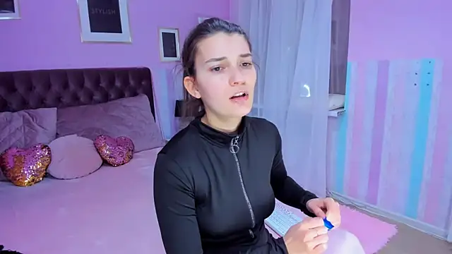 Snapshot of Laura_Leee chatting on 03-13-25, 09:32 Laura Leee online show from 03-13-25, 09:32