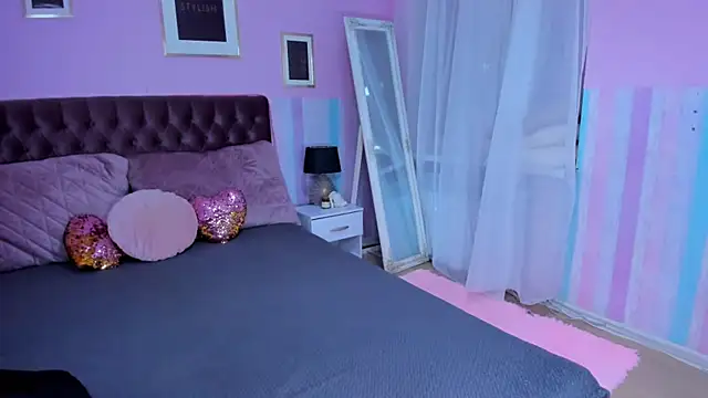 Snapshot of Laura_Leee chatting on 03-13-25, 12:35 Laura Leee online show from 03-13-25, 12:35